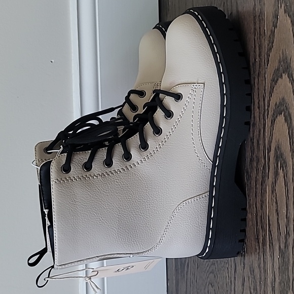 Sincerely Jules Beige Harley combat boots w size 9 NWT - Picture 5 of 10